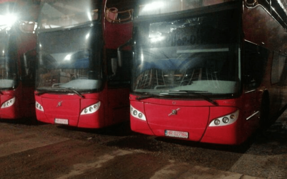 STB a cumpărat autobuze supraetajate la suprapreț de la o firmă din Harghita