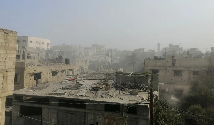 Apărarea civilă a anunţat 40 de morţi în tiruri şi raiduri israeliene FOTO: X