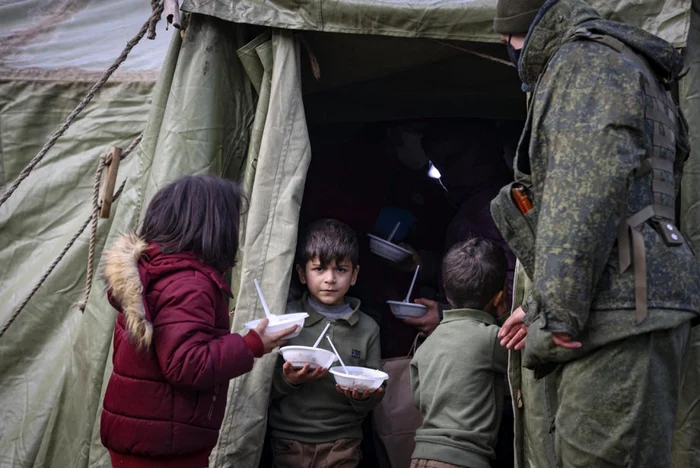 Migranți la granița dintre Belarus și Polonia FOTO: EPA EFE