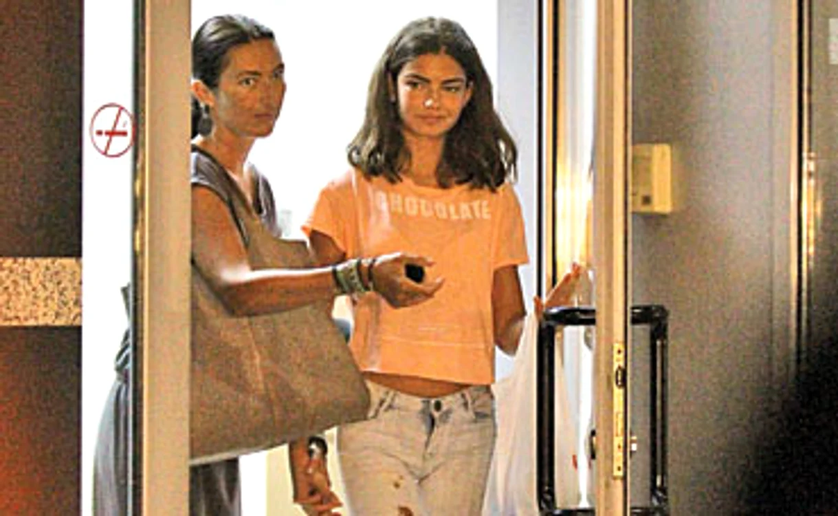 
    Irina Boureanu, alături de fiica sa, Ioana (15 ani)   