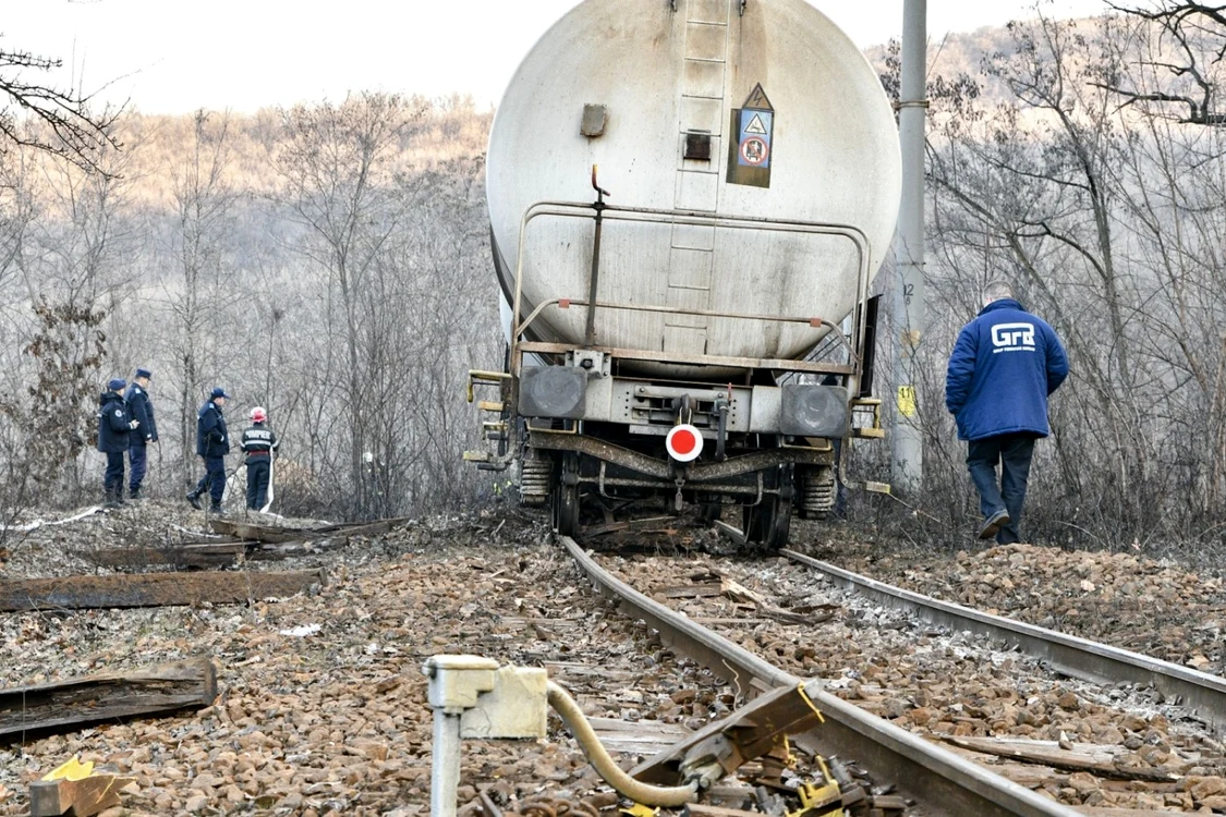Accident feroviar în localitatea Şimian judeţul Mehedinţi FOTO Inquam Photos / Justinel Stavaru