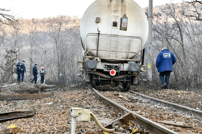 Accident feroviar în localitatea Şimian judeţul Mehedinţi FOTO Inquam Photos / Justinel Stavaru