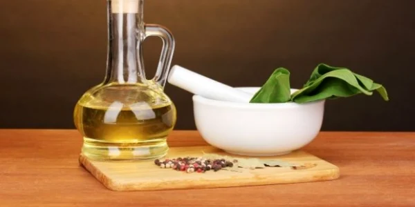 Uleiul de oregano poate fi folosit pentru tratarea banalelor răceli şi bronşitelor.