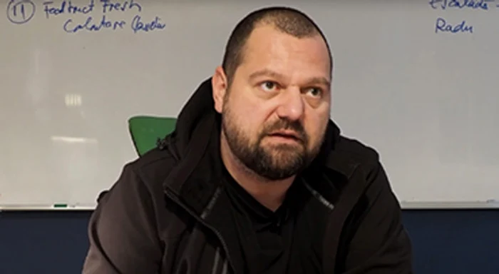 
    Antreprenorul Laurenţiu Simion transformă dube, camioane şi autobuze, căror le dă o nouă destinaţie  