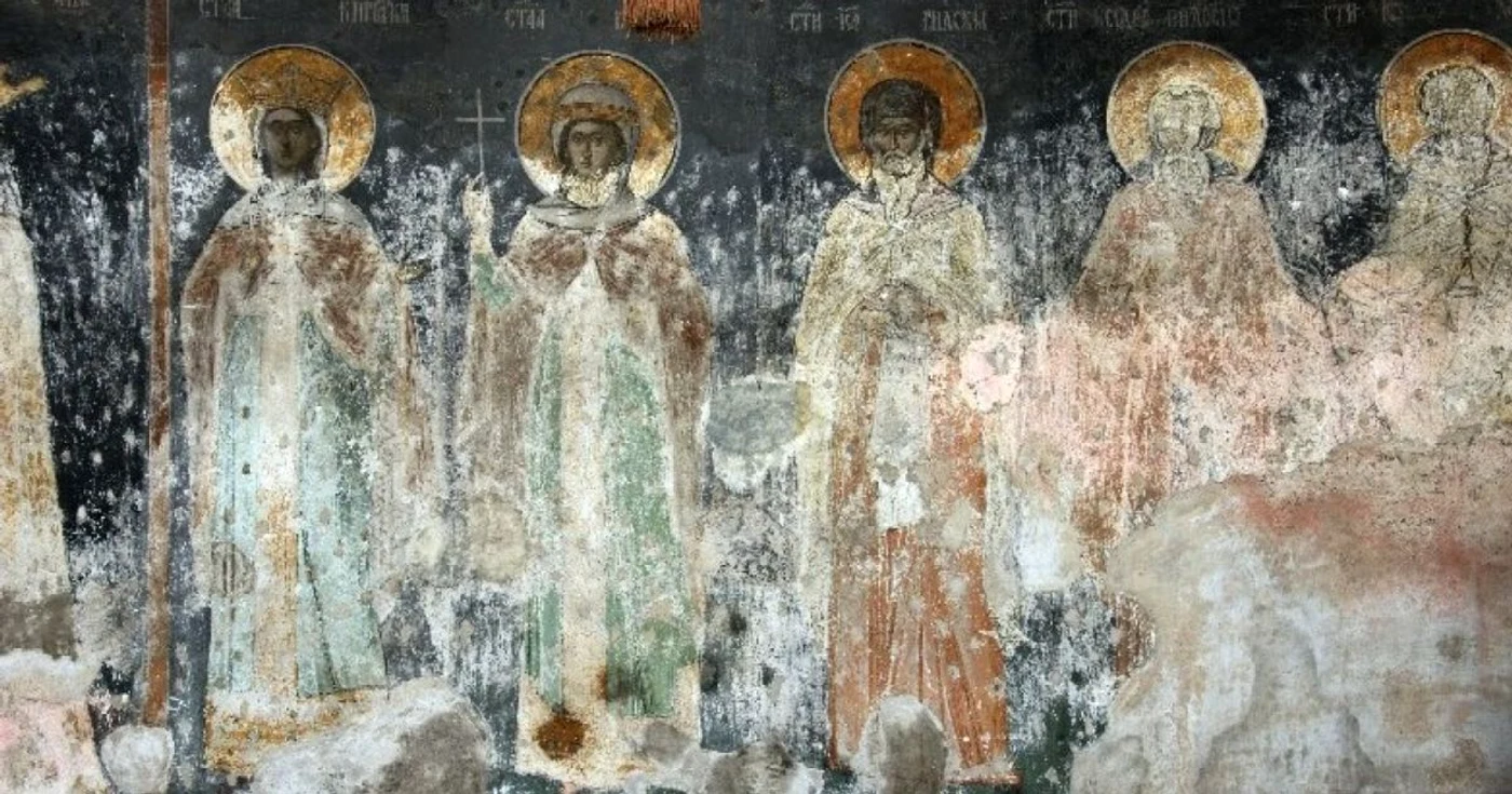 O parte din pictura din interiorul bisericii este veche de cinci secole