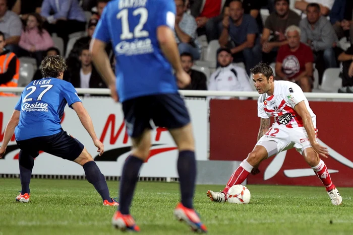 Mutu evoluează la Ajaccio din vara lui 2012