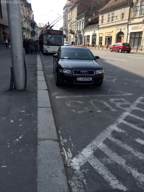 Maşina de serviciu a şefului IPJ Cluj FOTO stiridecluj.ro