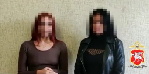Olga Valeena și prietena ei, cerându-și scuze / Foto Captură Video / Twitter
