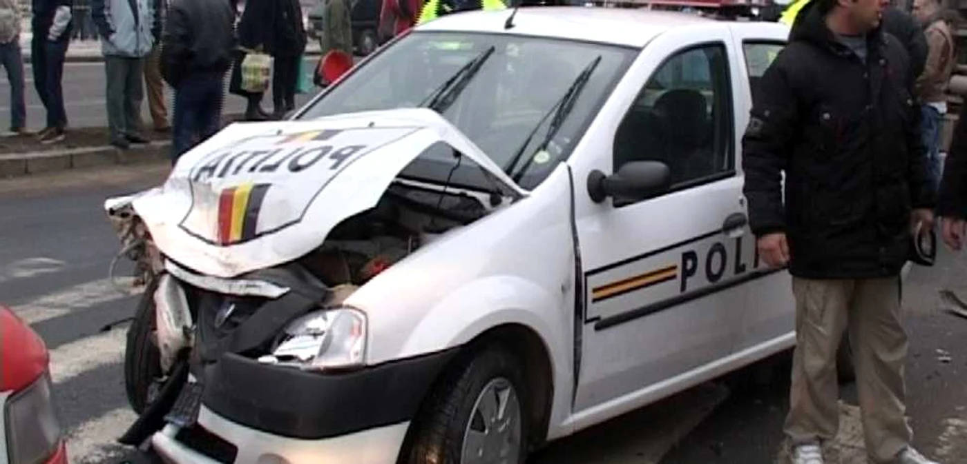 În accident a fost implicată o maşină a forţelor de ordine (Arhivă)
