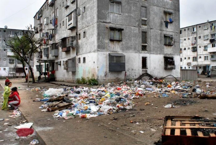 Numai de la locatarii blocului 32 Aquavas are de recuperat 230.000 de lei FOTO:adevarul
