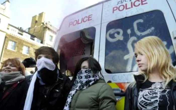 Furia sudentelor "războinice" face ravagii la Londra. Foto: EPA