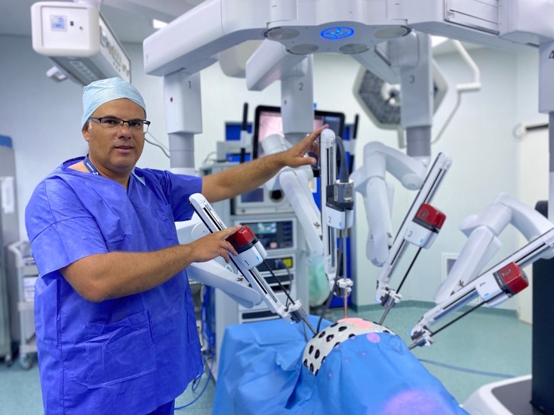 INTERVIU Dr. Teodor Buliga, medic primar chirurgie generală: „Chirurgia robotică îți permite să desfaci și să refaci anatomia“