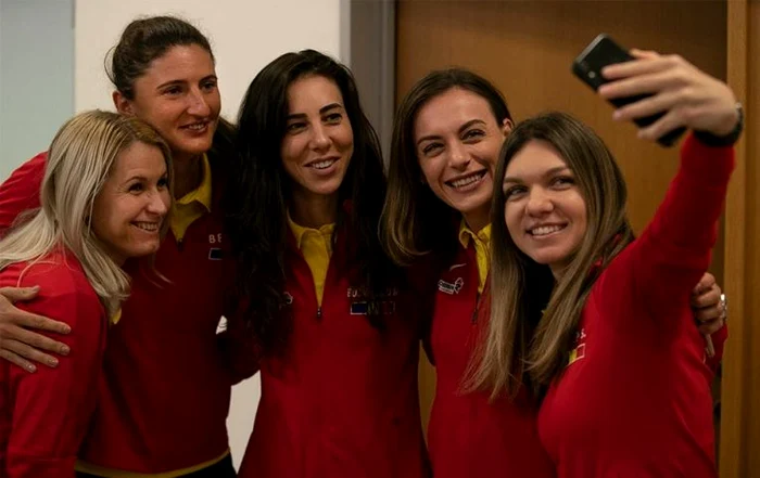 
    Componentele echipei de Fed Cup a Romaniei sunt gata de meciul cu Cehia din editia 2019FOTO: Neal Trousdale/ FRT  