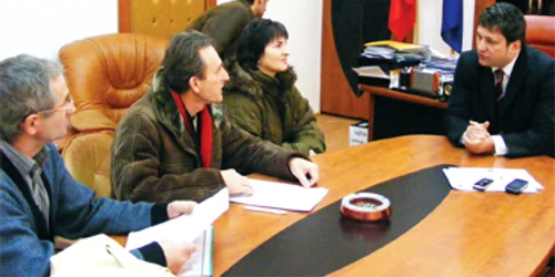 Prefectul a promis ca salariatii vor primi banii.