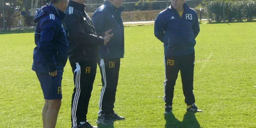 Antrenamentele sunt conduse tot de vechiul staff tehnic (foto: fcpetrolul.ro)