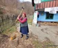 Maria batrana de 93 de ani care crapa lemne FOTO Daniel Guță ADEVĂRUL (5) jpg