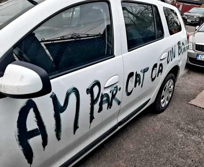 Foto Cluj. Mașina distrusă