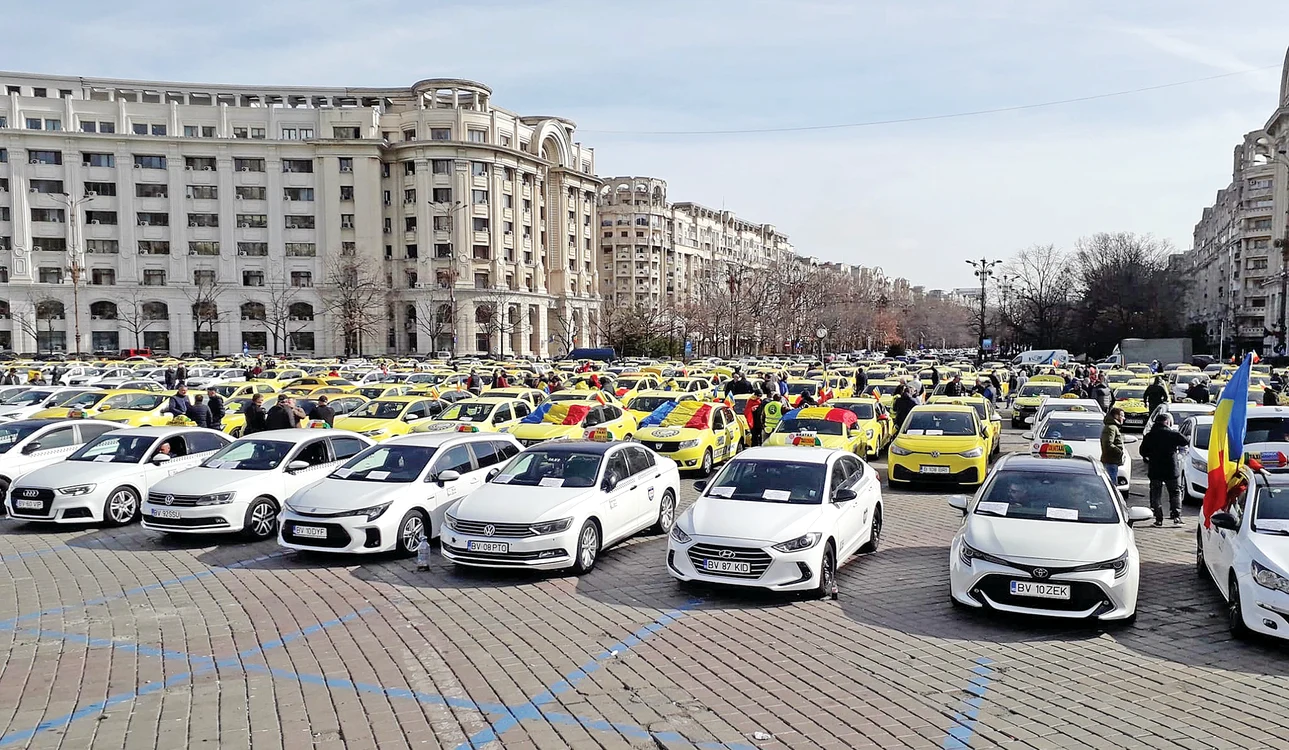 Aproximativ 1.000 de taxiuri au “ocupat” ieri Piața Constituției