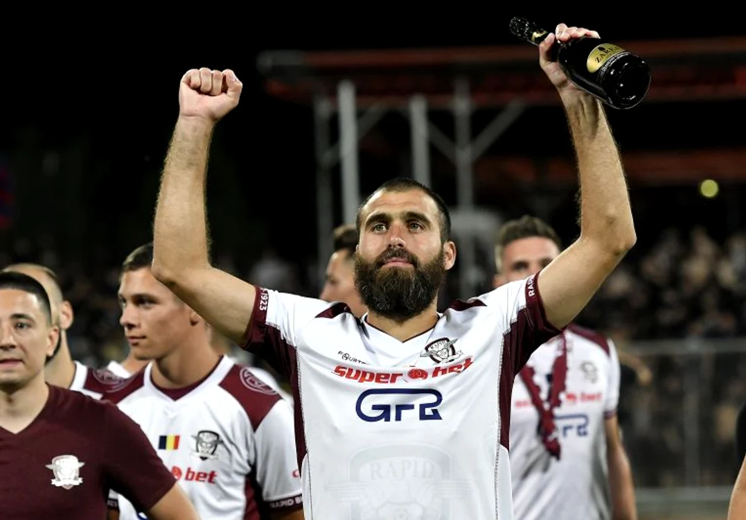 
    Giuleştenii păstrează tradiţia de a face furori în Cupă, indiferent de liga în care joacă, iar după eliminarea celor de la Daco Getica doresc să-şi întâlnească rivala. Vasile Maftei este unul dintre veteranii care au cucerit în trecut şi Cupa cu RapidFOTO: Sportpictures.eu  