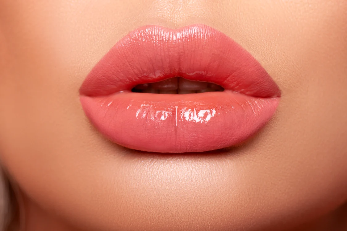buze augmentate shutterstock 1172625724 jpg