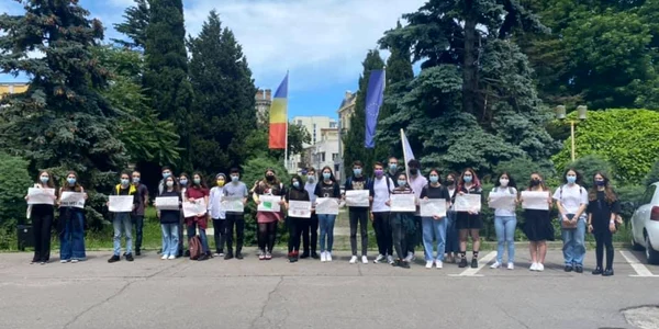 asociatia elevilor constanta protest elevi masca foto aec