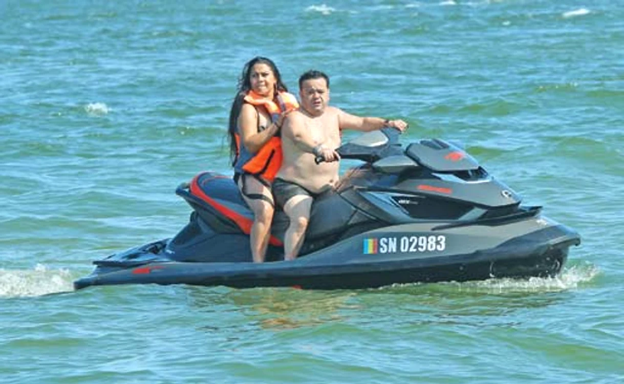 Adrian Minune şi soţia lui, Cati, au încercat senzaţii tari în larg, pe skijet