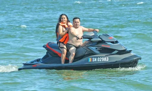 Adrian Minune şi soţia lui,  Cati, au încercat senzaţii  tari în larg, pe skijet jpeg