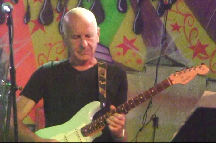 Soţul Cătălinei Mustaţă este chitarist în trupa rock “Safely Limitless”. Pe vremuri cânta în „Grup ‘74”