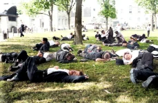 Men sleeping in Battery Park during New York City 1911 heat wave Colorized 1536x1041 webp