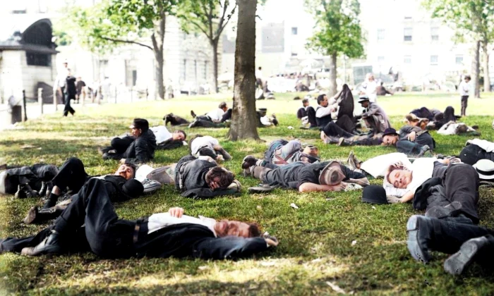 Men sleeping in Battery Park during New York City 1911 heat wave Colorized 1536x1041 webp