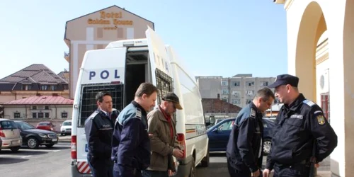Agresorul a fost arestat pentru tentativă de omor şi tâlhărie