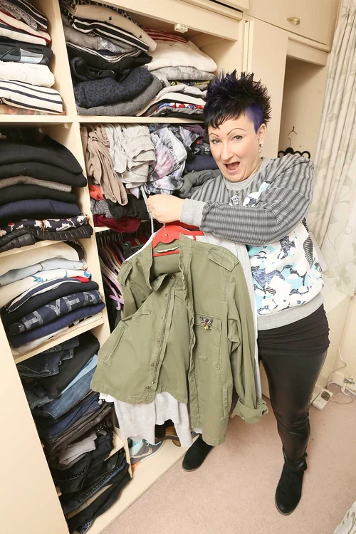 
    Emma Sims avea casa ticsită de haine şi pantofiFoto: Photoland, Caters  