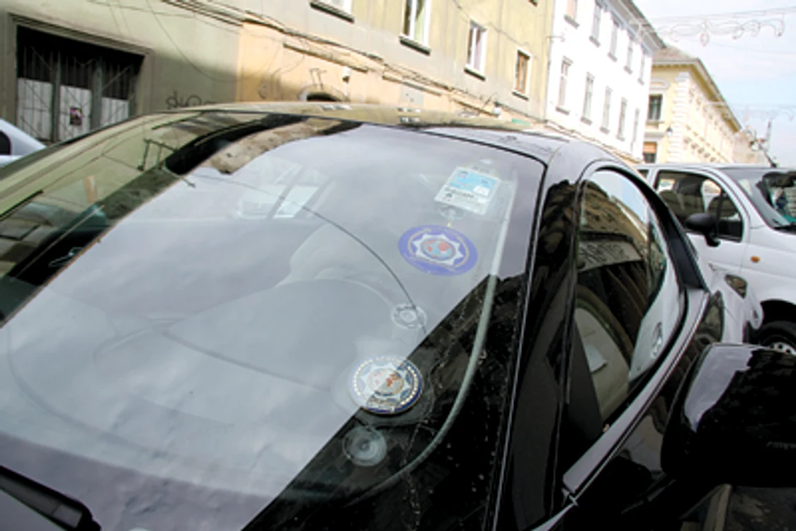 Timisoara: Maşini de şmecheri cu legitimaţii de poliţie (GALERIE FOTO)