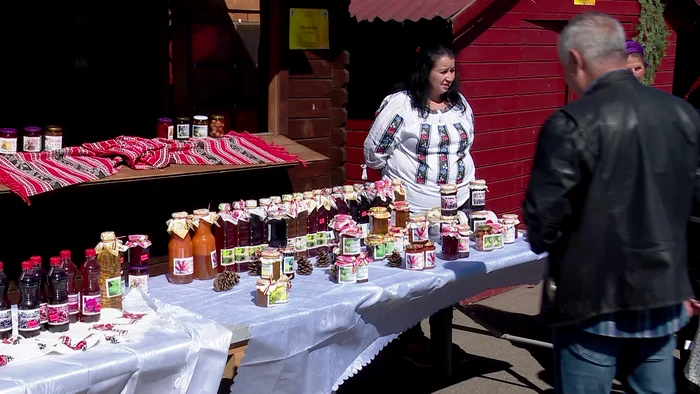 Conservele din târg sunt produse locale sută la sută. FOTO Iulian Bunilă