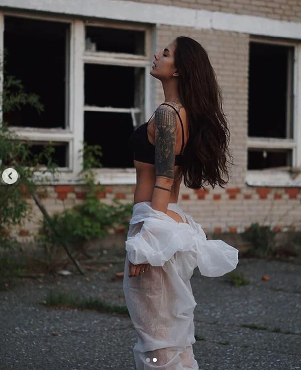 Bruneta susține că are mai multe poze făcute la Cernobîl