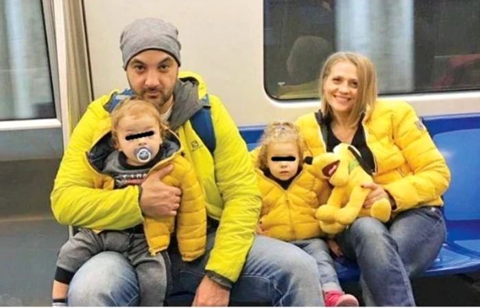 Mirela Boureanu Vaida și soțul ei, Alexandru, alături de primii lor doi copii
