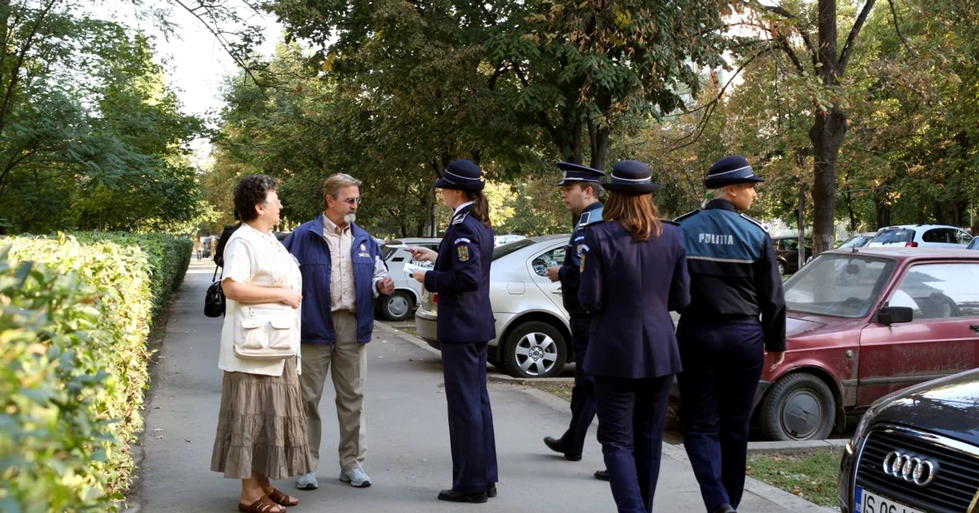 Oamenii în uniformă, verificaţi de superiori Foto:Adevărul