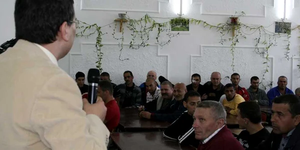 Deţinuţii vor învăţa să utilizeze un calculator (foto arhivă)