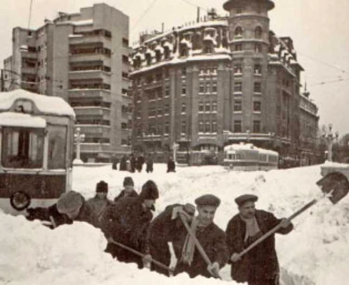 O cantitate impresionantă de precipitaţii, fără precedent în România, a căzut peste multe regiuni din ţară, inclusiv în Capitală. Coşmarul în dimineaţa zilei de 3 februarie 1954