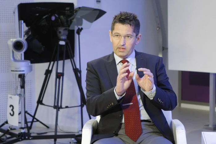 Directorul tehnic al Registrului Auto Român, Cristian Bucur, a venit în studioul Adevărul Live FOTO Eduard Enea
