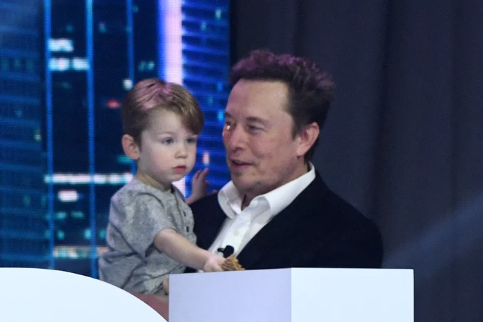 Elon Musk și micuțul său, X Æ A-Xii FOTO Profimedia