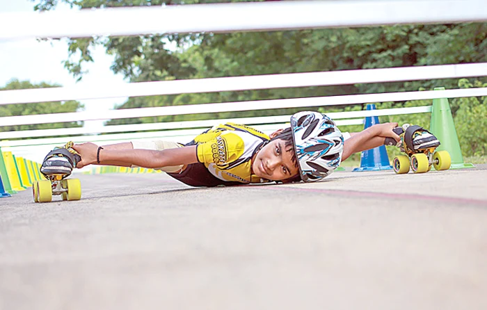 Devisri Prasad se ghemuieşte până la înălţimea de 17,78 centimetri