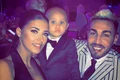 Antonia, Dominic și Alex formează o familie fericită jpeg
