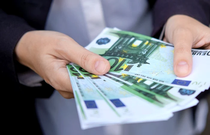 Polițistul a cerut 100.000 de euro pentru a interveni pe lângă un magistrat. FOTO DNA