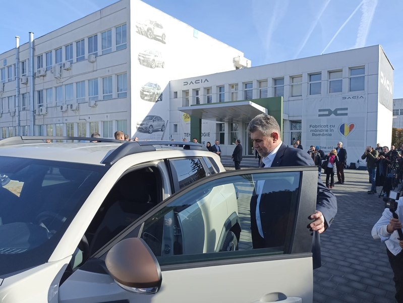 Ciolacu, la Mioveni: „Noua Duster e bestială! De acum, Guvernul și prim-ministrul vor folosi doar mașini marca Dacia” FOTO