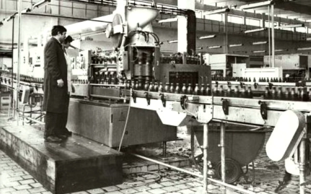 Fabrica de bere Hategana, în anii 80.