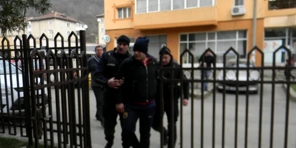 Poliţist de frontieră adus la DIICOT pentru audieri în cazul traficanţilor de droguri de la Moldova Nouă