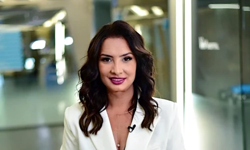 Eva Pavel e prezentatoarea emisiunii “Apel la consilier” de la Kanal D foto Kanal D
