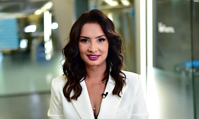 Eva Pavel e prezentatoarea emisiunii “Apel la consilier” de la Kanal D foto Kanal D