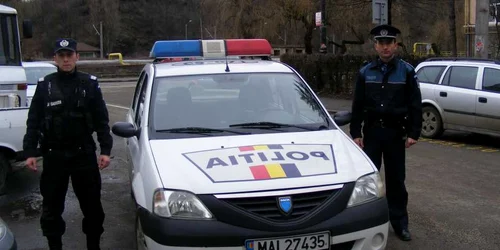 Poliţiştii fac cercetări pentru stabilirea identităţii cadavrului